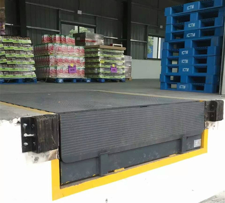 Pit-style Container Loading Bay Equipment 6000KG Hydraulic Electric Dock Leveler
