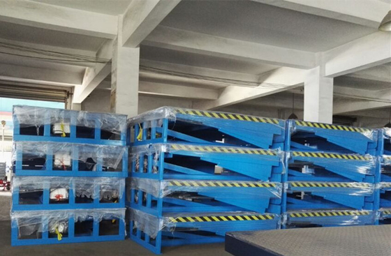 13.6T Capacity 1830*2180MM With Free Two Bumpers Electric Warehouse Dock Levelers