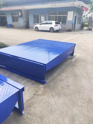 13.6T Hydraulic Dock Levelers For Forklift Working