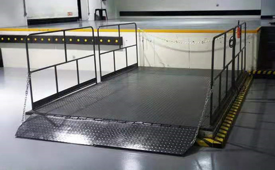 A carga Scissor o elevador hidráulico da doca da plataforma 2000kg 2000*2500mm do elevador da doca