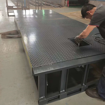 Leveler de doca elétrico hidráulico de trabalho do equipamento 8000KG da empilhadeira